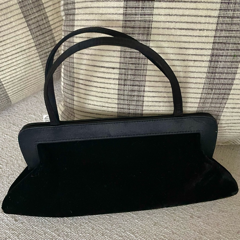 BLACK VELVET LA REGALE HANDBAG WITH OPTIONAL SHOULDER STRAP
